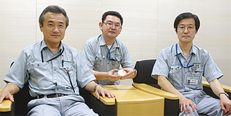 開発に携わったメンバー 左から山﨑さん、羽山さん、遠藤さん