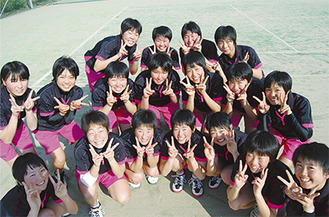 全国大会に出場する日大藤沢高校女子ソフトテニス部持ち前の明るさで頂点を目指す