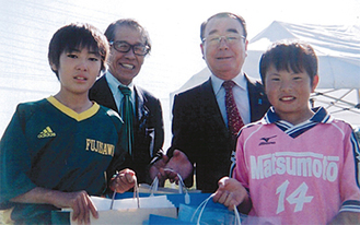 恒例となっている松本市との定期交歓会（写真は２０１２年）提供＝藤沢市サッカー協会