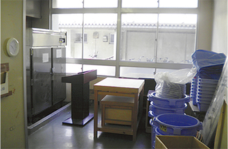 現在使用されている湘南台中の配膳室
