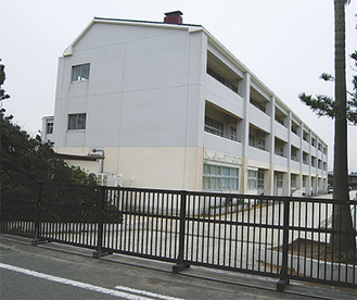 湘洋中学校は辻堂東海岸から近く、県が発表した慶長型地震の津波浸水予測区域内に位置する