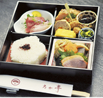 松花堂「都」２０００円（税別）豚の角煮とお刺身お好みで選べる
