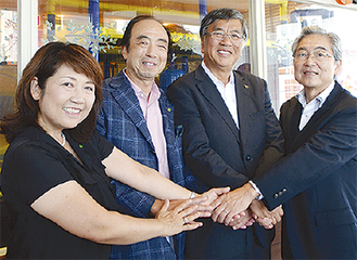 右から石川理事長、鈴木市長、戸部代表と夫人の優子取締役
