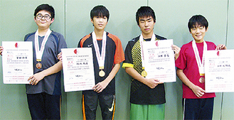 （左から）重田さん、柳沢さん、河野さん、西村さん