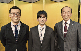 左から青木会長、地域包括支援センター連絡協議会廣田光さん、中嶋代表