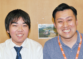 小島君（左）と担任の御園生コーチ