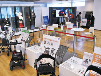 アイクロス湘南３階にある「ロボテラス」。生活支援ロボットの普及・啓発を目的に２０１４年に開設された