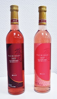 藤沢産のブドウを使った濃みのり（左）と淡みのり