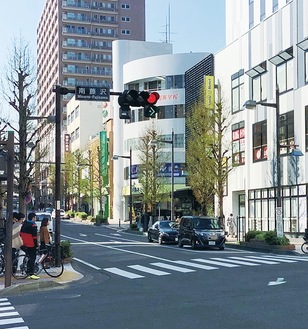 右折矢印信号が設置された南藤沢交差点