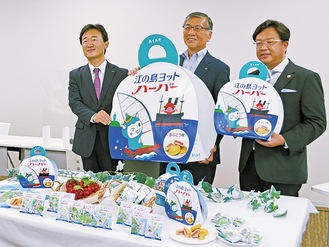 （左から）長林社長、鈴木恒夫市長、堀越社長