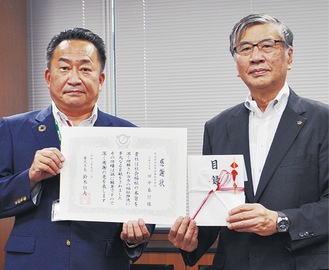 田中支社長（左）、鈴木市長