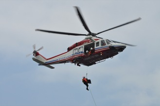 ヘリコプターからの救助訓練