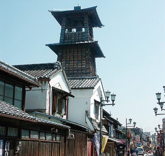 時の鐘と蔵造りの町並み