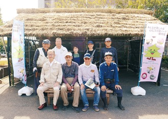 「わらぶき屋根」を手作り 御所見の文化祭でお目見え 藤沢 タウンニュース 