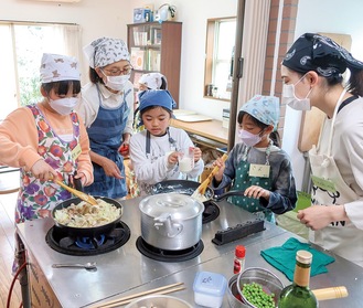 ３年ぶりに開催された子ども料理教室