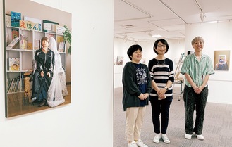 写真家の山本美里さん（右）と市肢体不自由児者父母の会の島村さん（中央）、富永さん
