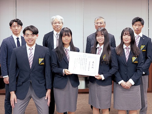 表敬訪問の様子（提供）