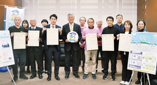 市役所での表彰式