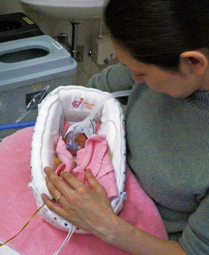 生まれたばかりの「リトルベビー」（ＮＰＯ法人ｐｅｎａ提供）