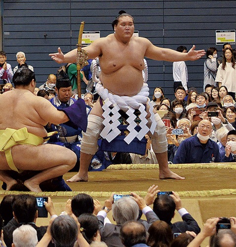 昨年披露された横綱（照ノ富士）の土俵入り
