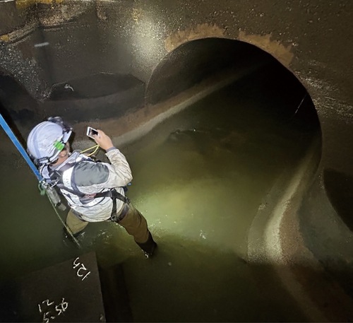 下水道管路内での点検（提供）
