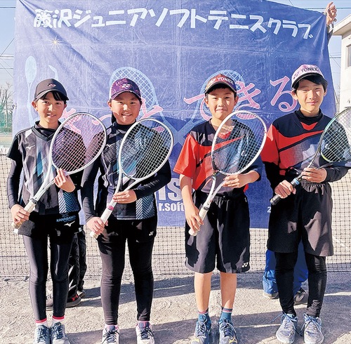 全国大会に出場する（右から）谷口さん、中村さん、平井さん、片山さん