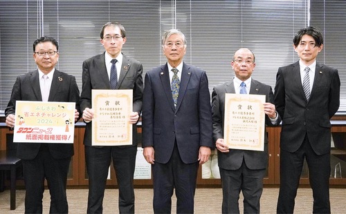 かながわ信用金庫善行支店（左）、鈴木市長（中央）、プレス工業藤沢工場（右）