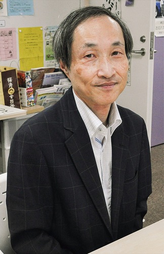 市役所分庁舎で相談業務にあたる丸山さん