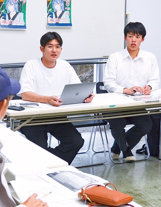 会議を取りまとめる西川さん(左)と神山さん