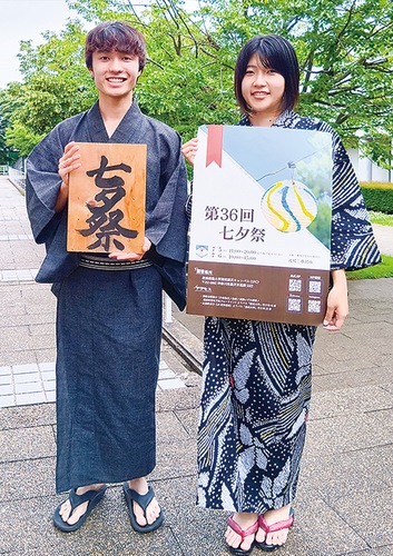 実行委員会の渡辺代表（左）とメンバーの栗本さん