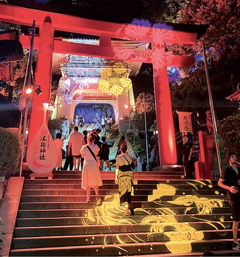 ライトアップされる瑞心門（昨年）