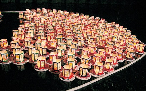 川面を映す幻想的な灯り（過去）