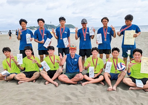 藤沢クラブのメンバー（県大会優勝時より）＝同クラブ提供