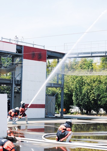 火災防御訓練での放水