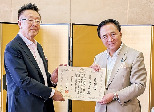 吉楽代表（左）と黒岩知事