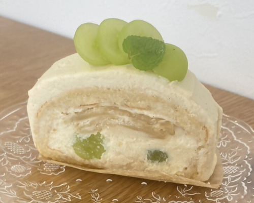 児童らが考案したロールケーキ