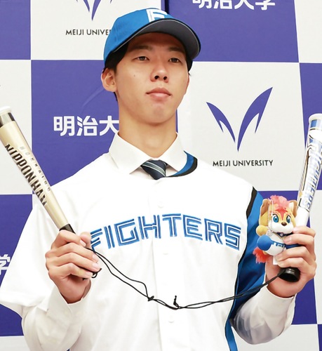 日ハムのユニフォームを着た大川選手（明治大学提供）