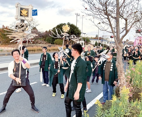 踊りを披露する陽向睦