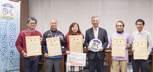 市役所での表彰式