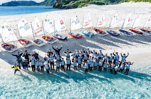 昨年暮れのキャンプ参加者ら（服部さん提供）