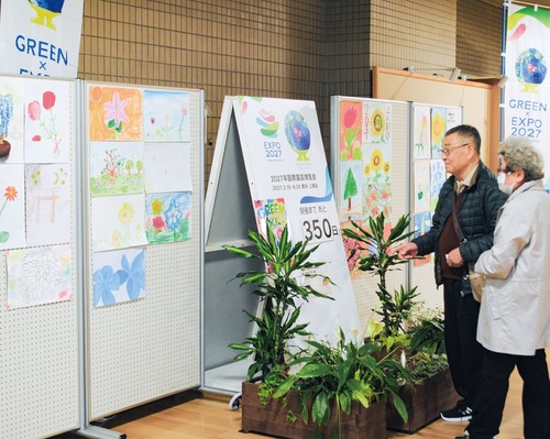 湘南台駅地下に設置されたボード（４月３日撮影）