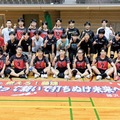 優勝した同クラブのメンバーら