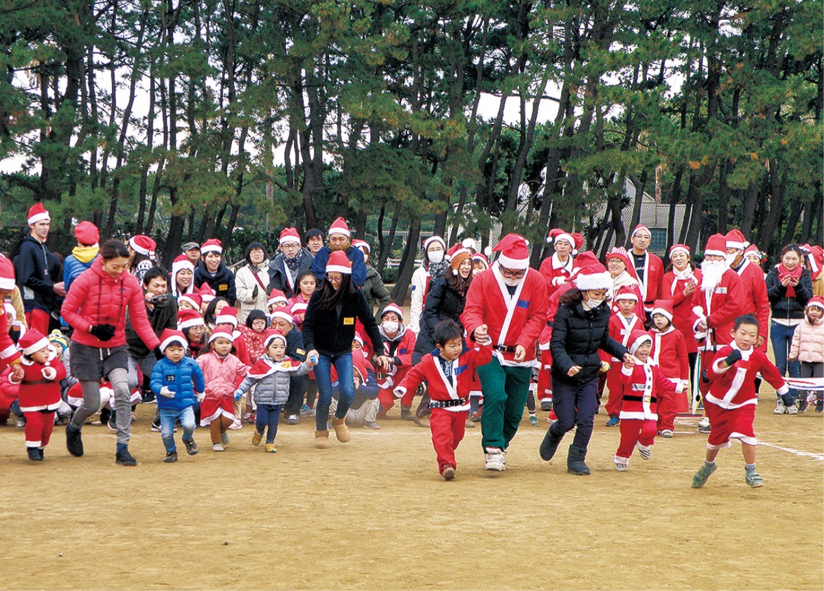 サンタの姿で運動会 15日 辻堂海浜公園で 藤沢 タウンニュース