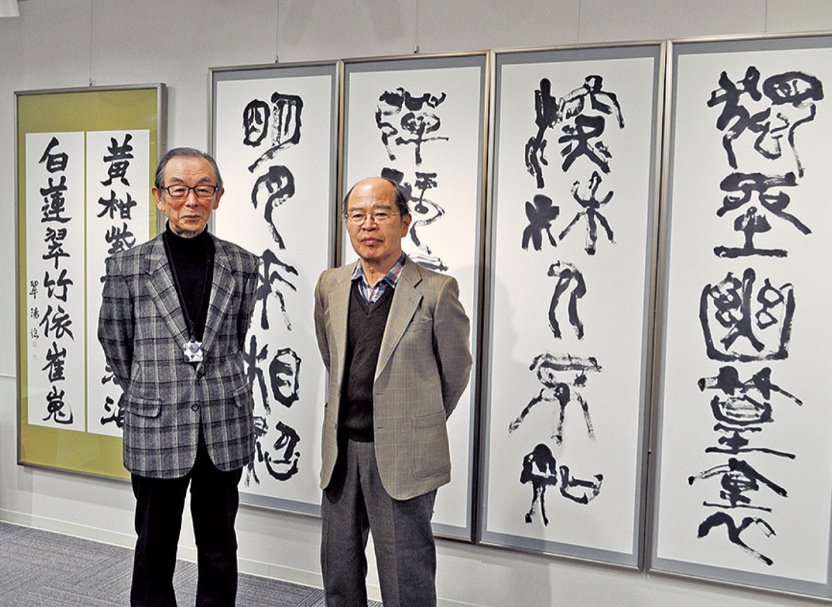 65点の書がずらり