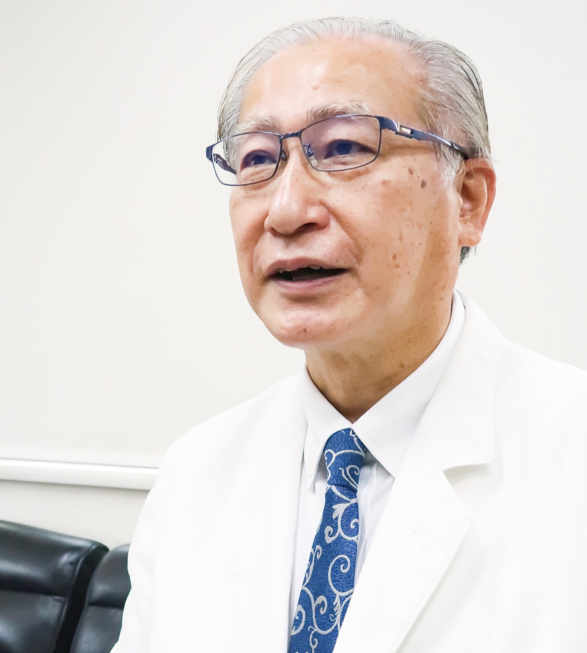 長谷章さん：藤沢市出身、湘南学園高校卒、杏林大学医学部卒。昭和17年開業の長谷内科医院３代目院長ほか、藤沢市民病院副院長、神奈川県内科医学会「禁煙推進委員会」委員長、「禁煙-受動喫煙防止活動を推進する神奈川会議」会長。２０２０年９月にがん征圧活動に顕著な功績があった人、団体に贈られる「日本対がん協会賞」（１９６８年〜）を受賞。