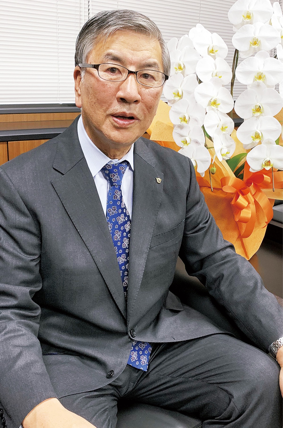 新年の幕開けに当たり取材に応じる鈴木市長