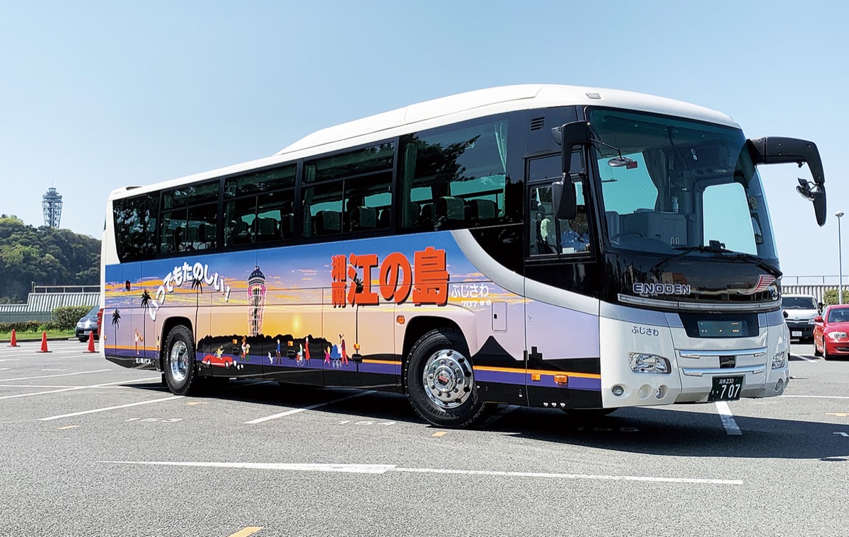 江の島ｐｒ ２代目 デビュー 江ノ電のラッピングバス 藤沢 タウンニュース
