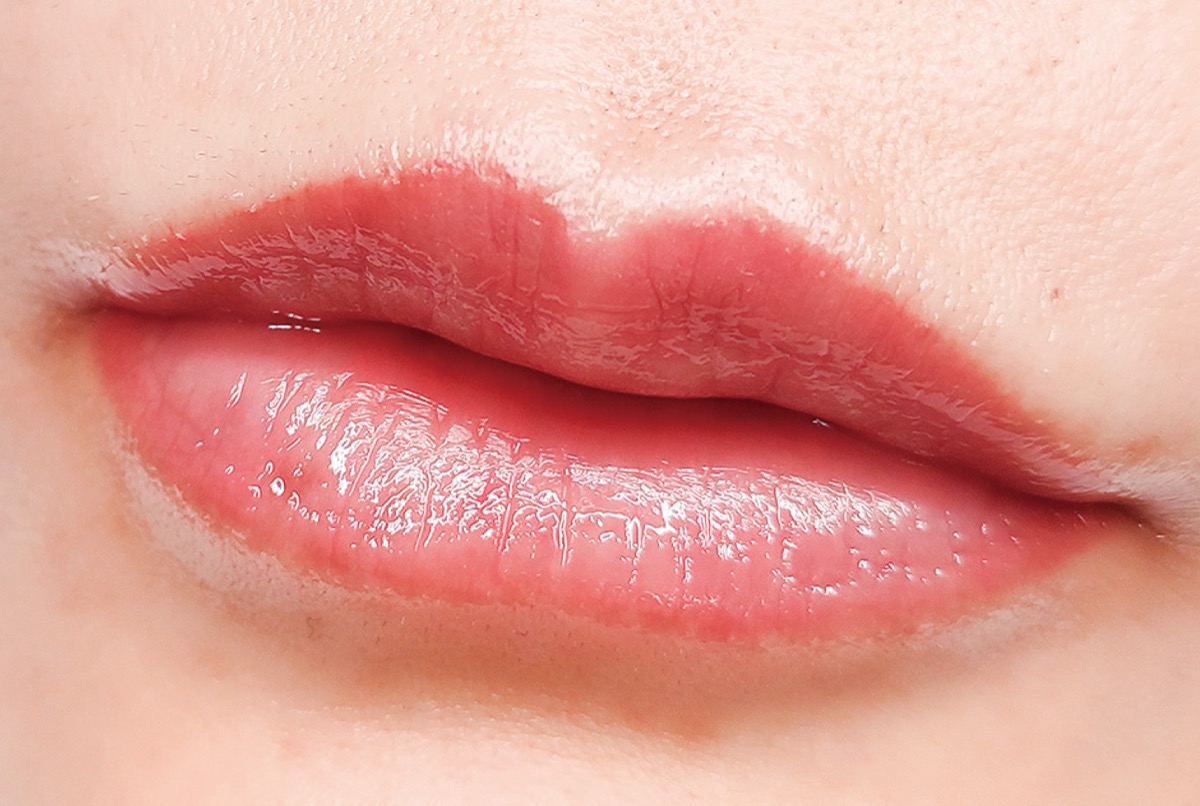リップアートメイクを施術し定着後の唇