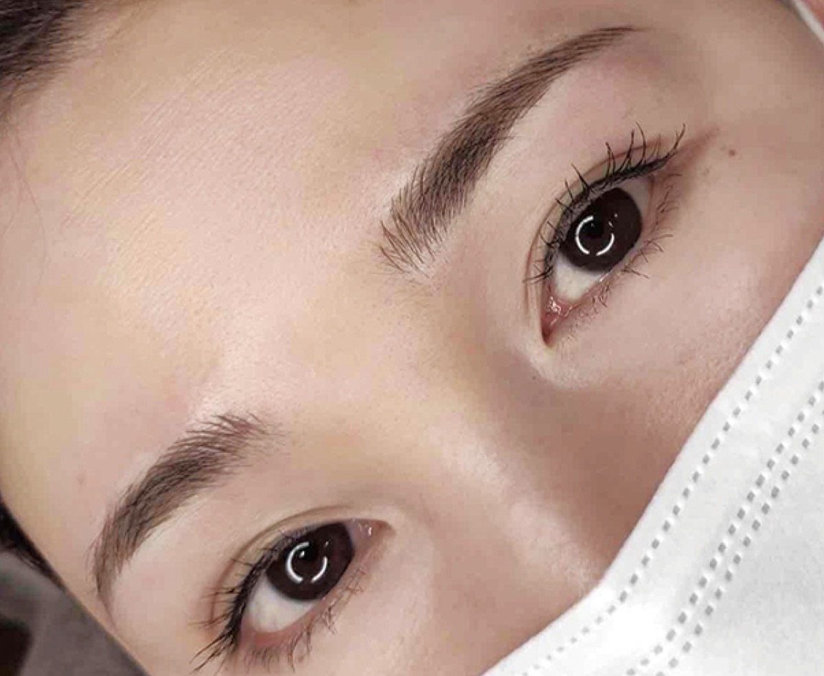 一人一人の骨格に合わせた眉を提供