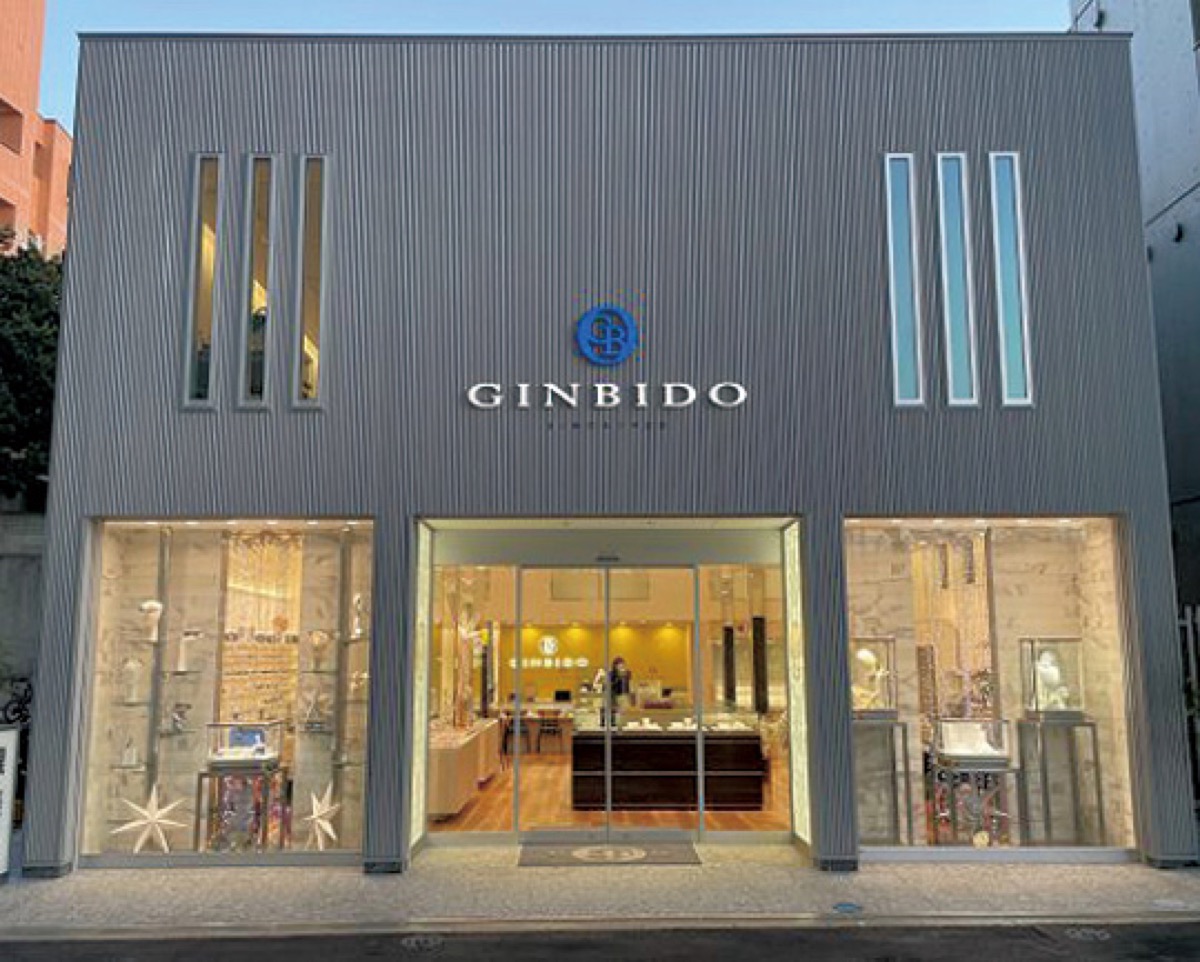新店舗で営業中